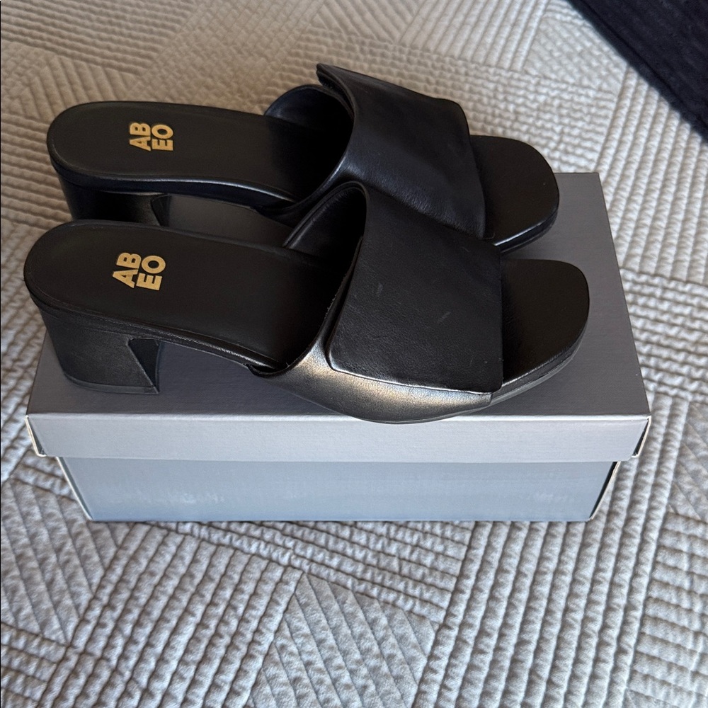 Abeo Black Women's Avenue Slide Mules